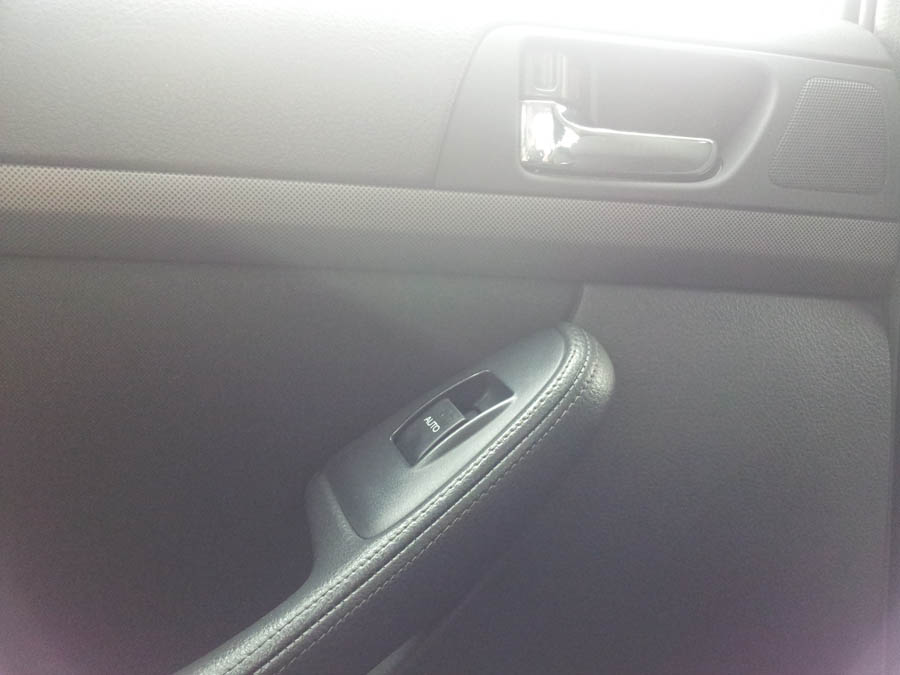 Toyota Avensis T3-X window-switch-passenger-side-rear